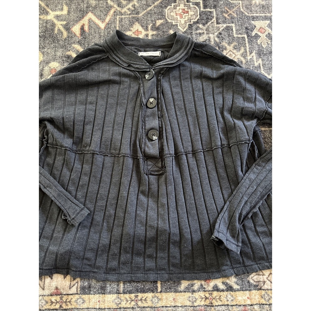Free People We The Free Women's Size XS XSmall Mix Henley Top Dark Gray Buttom